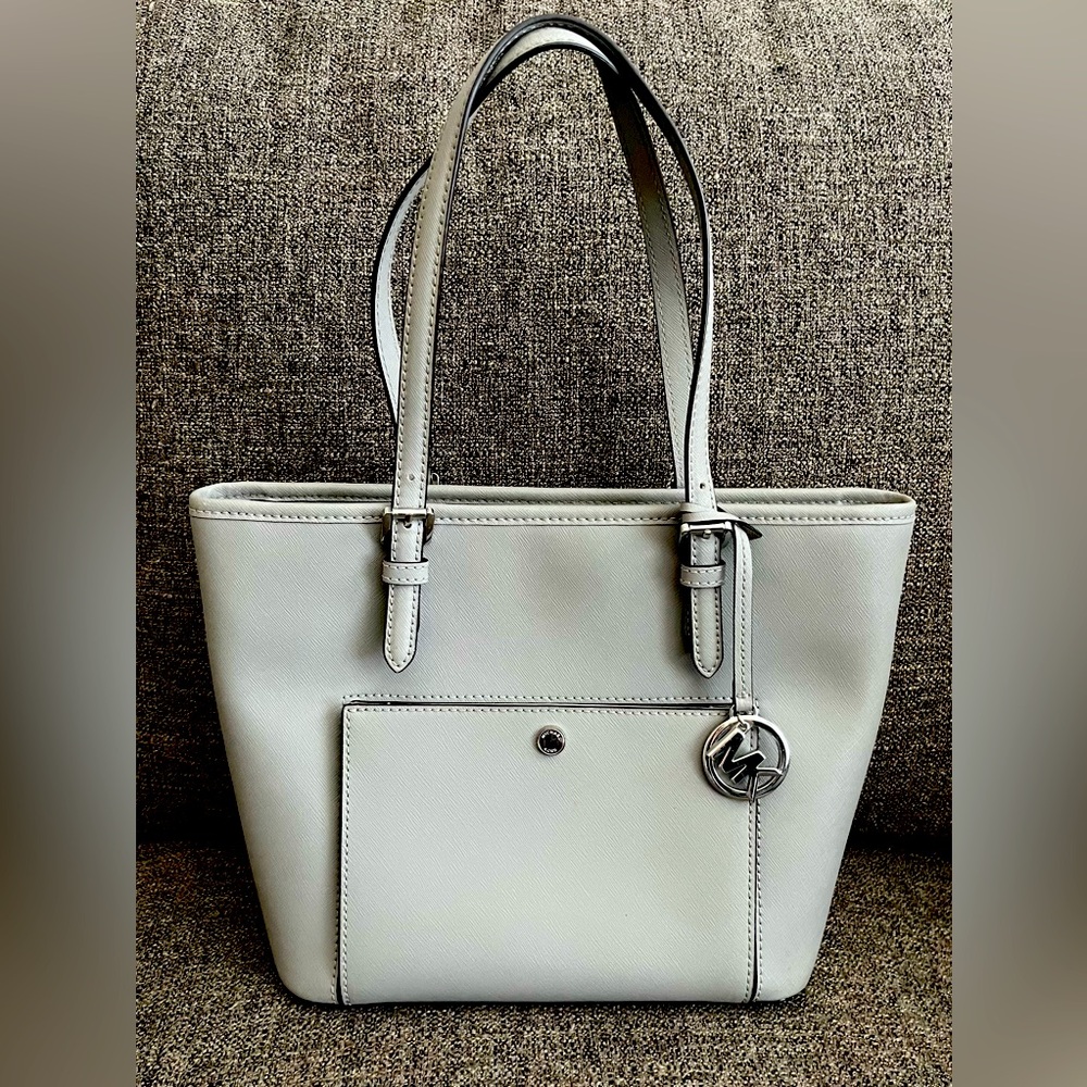 EUC Michael Kors Medium Snap Pocket Jet Set Leather Tote in Steel Grey